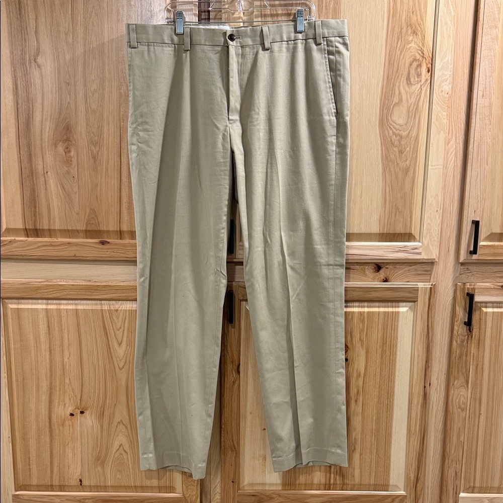 NWOT Eddie Bauer Men's Wrinkle Free Classic Fit Business Casual Khaki Chinos